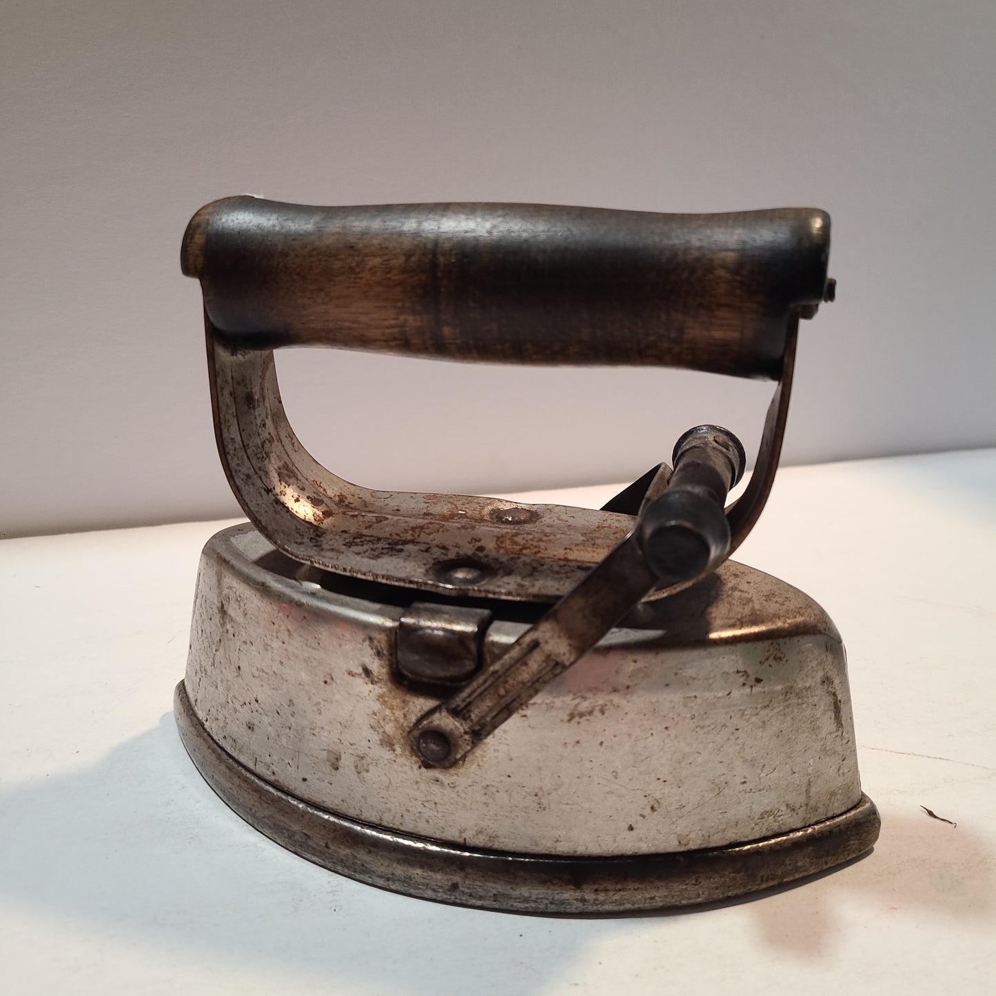 Sad Iron Asbestos 72-B