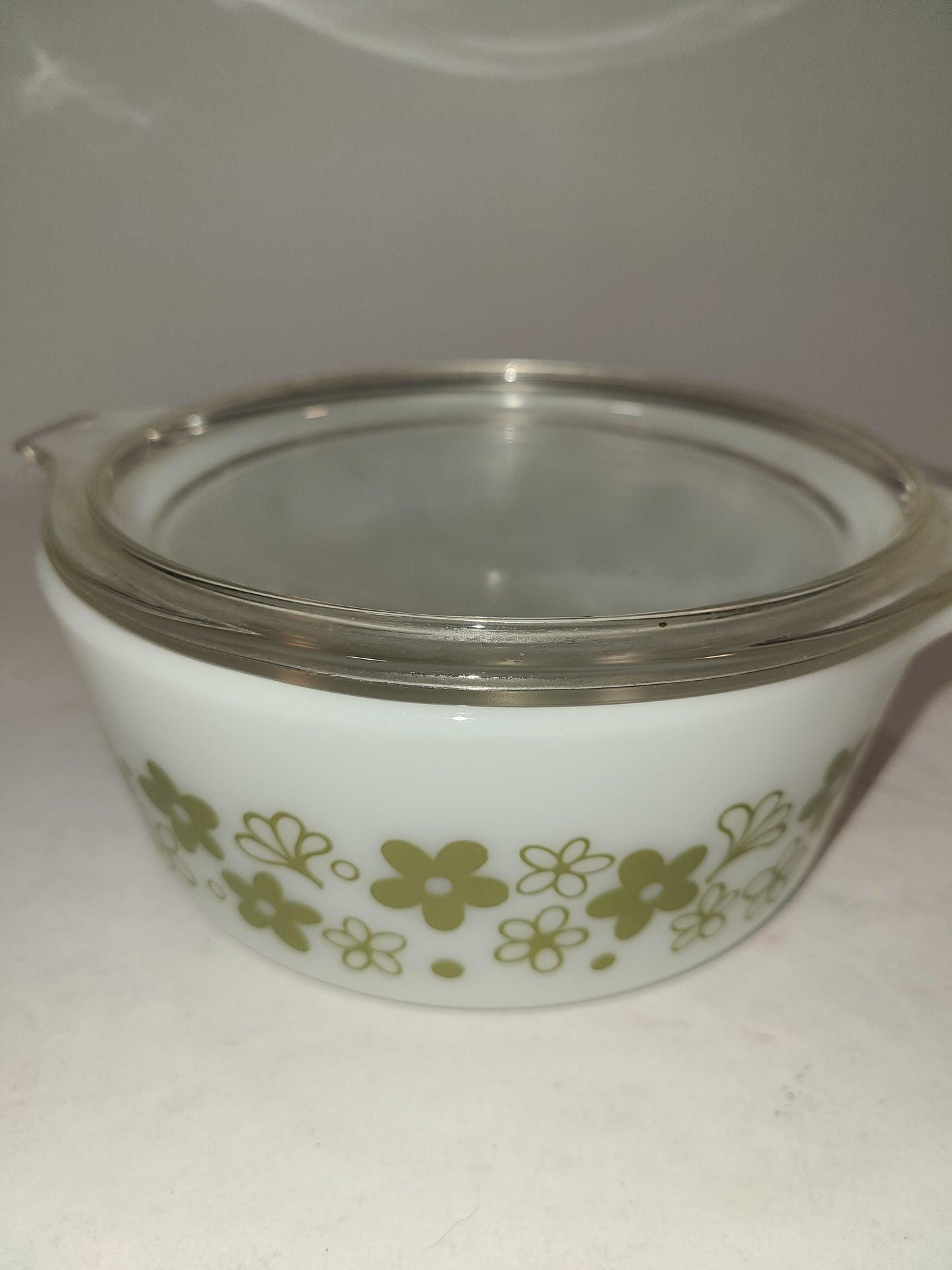 Pyrex Daisy Casserole dish