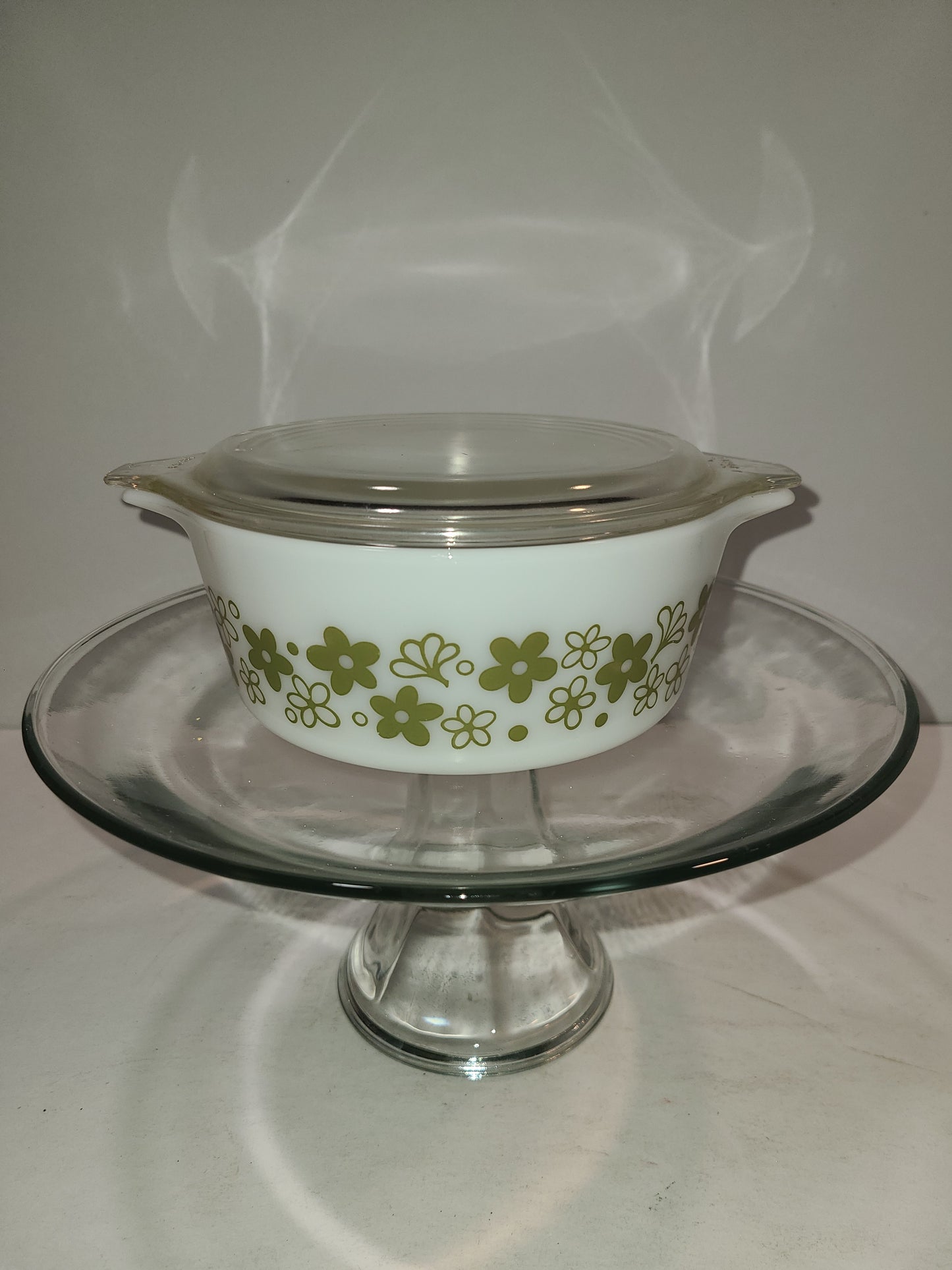 Pyrex Daisy Casserole dish