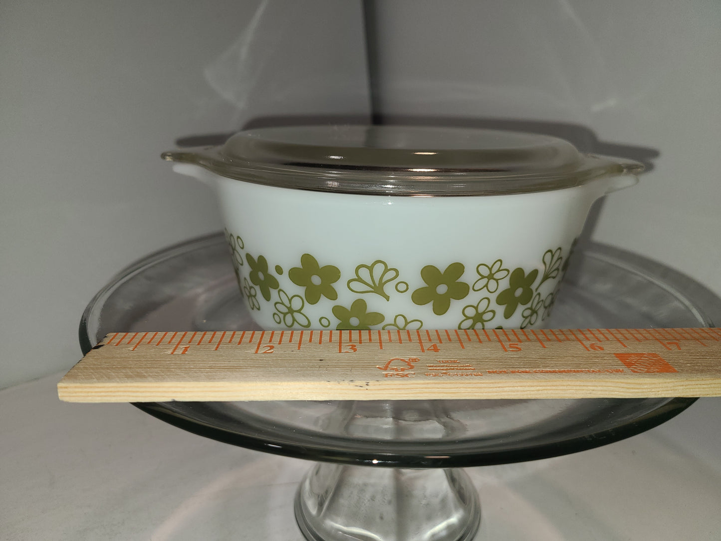 Pyrex Daisy Casserole dish