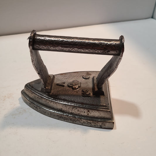 Sad iron A No 6 with Shamrock