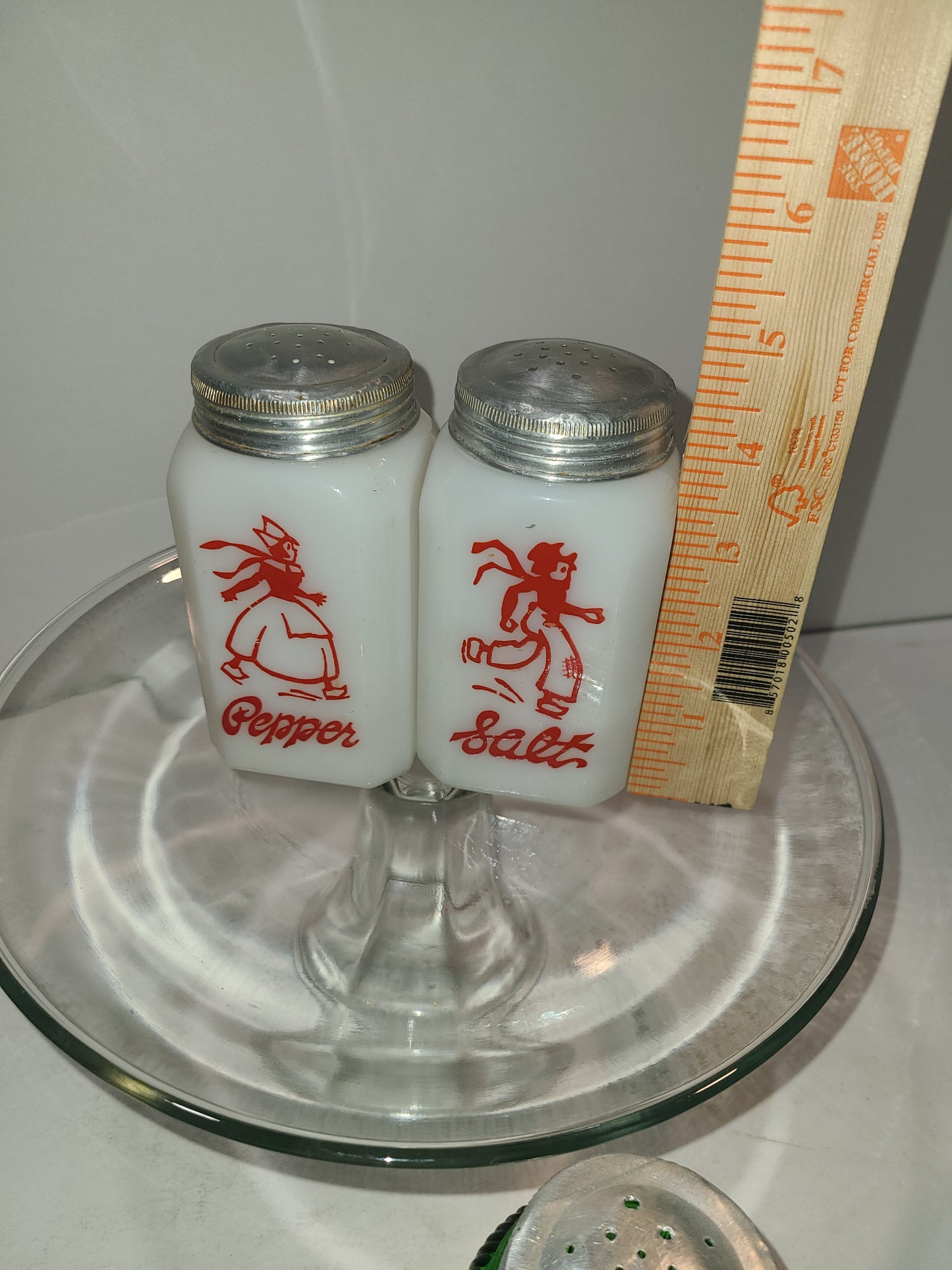 Vintage Milk Glass Dutch Man and Woman