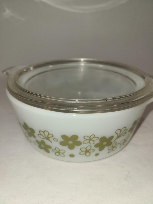 Pyrex Daisy Casserole dish