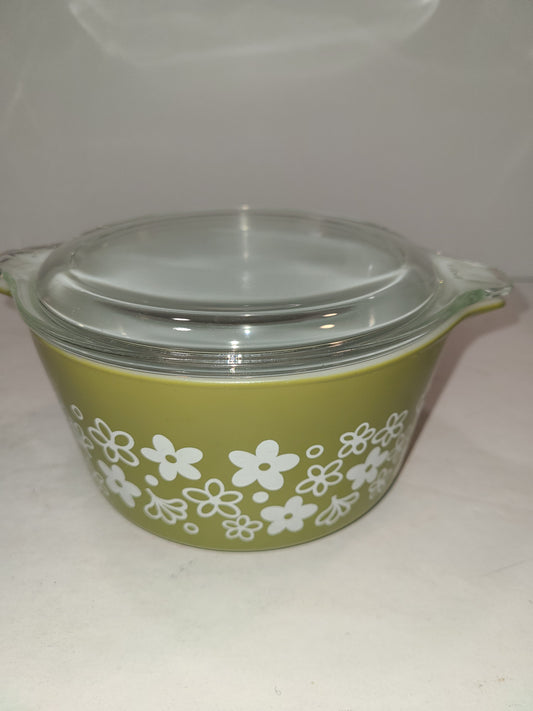 Pyrex Daisy Casserole dish